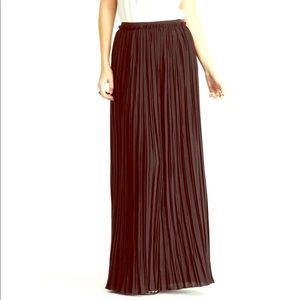 Pleated Maxi skirt